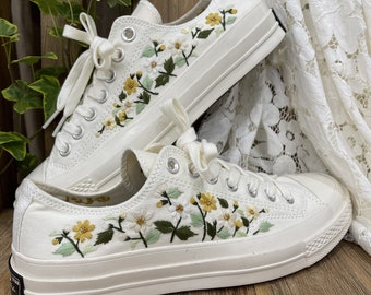 Custom Sneakers Taylor 1970s/ Wedding Flowers Embroidered Shoes/ Bridal Flowers Embroidered Sneakers Wedding Flowers Embroidered Sneakers/