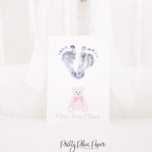 Neugeborenen Fußabdruck Karte | Rosa Gingham Teddybär | 5x7 | Willkommen Baby | Neugeborene Mädchen Krankenhaus Fotos | Baby Mädchen Fußabdrücke | 5011