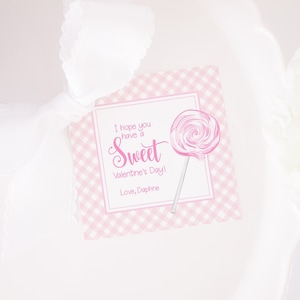 Etiqueta de San Valentín Pink Gingham & Lollipop para el Día de San Valentín / Acuarela Candy Sucker School Classroom Valentine / Descarga imprimible / 1021