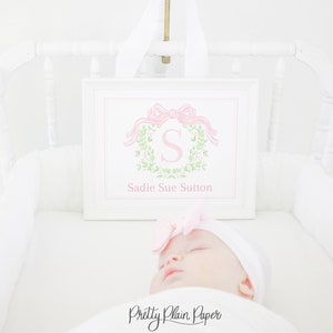 Aquarell Baby Namensschild | 8x10 Printable | Baby Mädchen rosa Krankenhaus Stubenwagen Neugeborenen Namenskarte | Willkommensansage Monogramm Kranz 10002