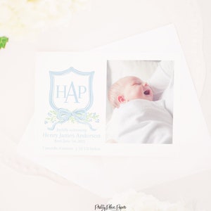 Tarjeta imprimible de anuncio de nacimiento para niño / 5x7 / Cresta azul acuarela / Anuncio de bebé recién nacido con foto / Cresta de monograma / 20001