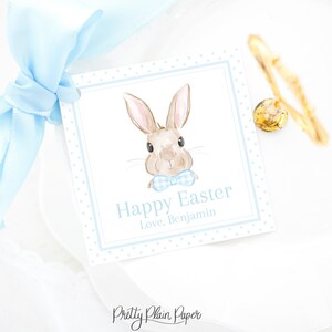 Étiquette de Pâques | Lapin bleu avec noeud papillon | 3,5 x 3,5 pouces à télécharger | Étiquette-cadeau Joyeuses Pâques à l'aquarelle | Cadeau d'école pour camarade de classe | 1022