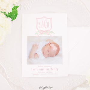 Aquarell Geburtsanzeige druckbare Karte für Mädchen | 5x7 | Monogramm Rosa Wappen & Schleife | Neugeborene Baby Ankündigung mit Foto | 10001