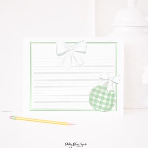 Groen pastel kerstornament briefpapier voor kinderen, stippellijnen | Brief aan de kerstman afdrukbaar | Kerstverlanglijst downloaden | 2001