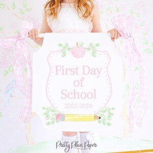 Aquarell Wappen Schulanfang Banner | 60 x 60 cm Druckbare | Hübsches Schulanfangsschild | Rosa Apfel & Bleistift | Mädchen | 1055 105520