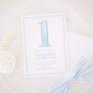 Aquarel één verjaardagsuitnodiging voor 1e verjaardag | 3000 | Blauwe & witte eerste verjaardagsuitnodiging | Traditionele blauw witte 1e verjaardag
