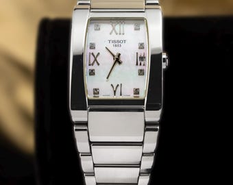 Tissot Generosi 1853 Damen - Stahl - Perlmuttzifferblatt und Diamanten - Quarz - Saphirglas - wasserdicht 30M