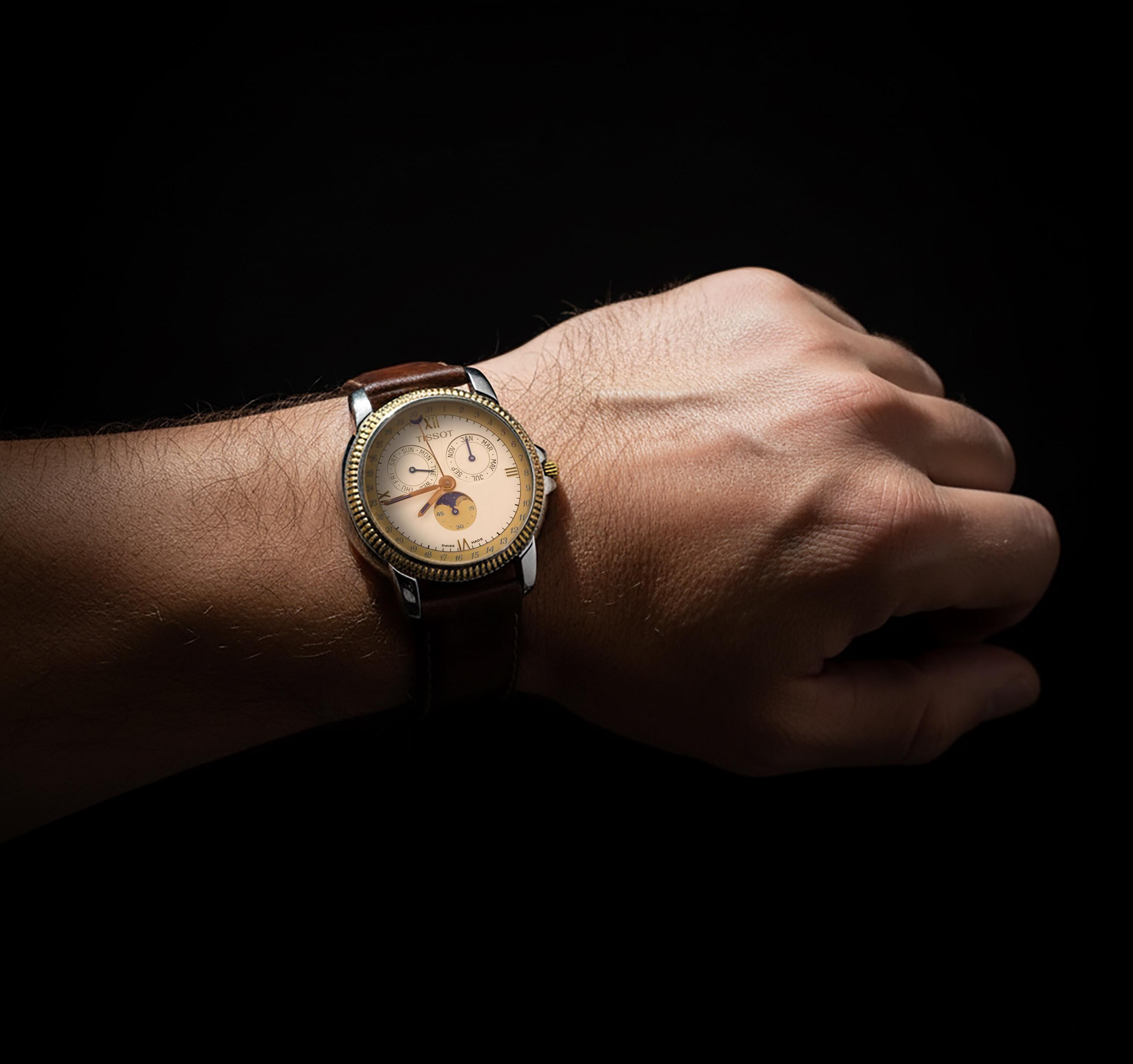 ティソ 1990年代 - ムーンフェイズと日付表示付きクォーツ