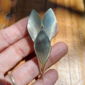 Vintage 3 Calla Lilies Silver Tone Brooch 3 1/4 cm Tall by 1 cm Wide