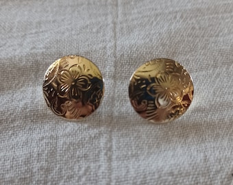 Vintage Gold Plated Post Earrings w Flowers on 3/4 Inch Tall Disk