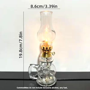 Decoratieve glazen olielamp: kerosine, petroleumlantaarn voor sfeer