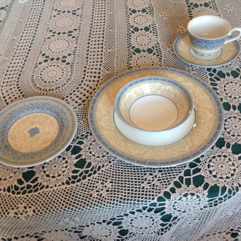 5 piece place setting London Prague pattern by Jeff Banks England Churchill fine porcelain dinnerware Ports of Call series