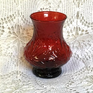 Vintage Anchor Hocking &quot;Rainflower&quot; ruby red glass vase