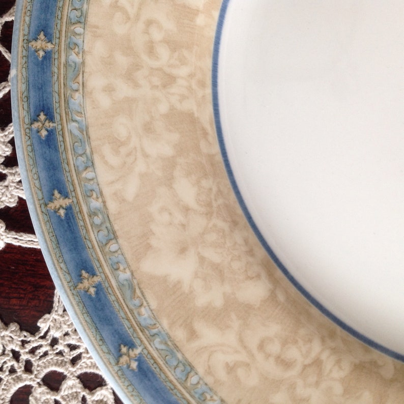 5 piece place setting London Prague pattern by Jeff Banks England Churchill fine porcelain dinnerware Ports of Call series