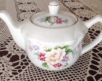 Charming vintage teapot, James Kent Old Foley, Staffordshire England