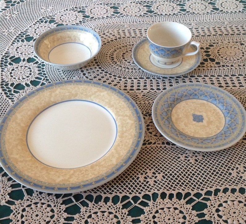 5 piece place setting London Prague pattern by Jeff Banks England Churchill fine porcelain dinnerware Ports of Call series