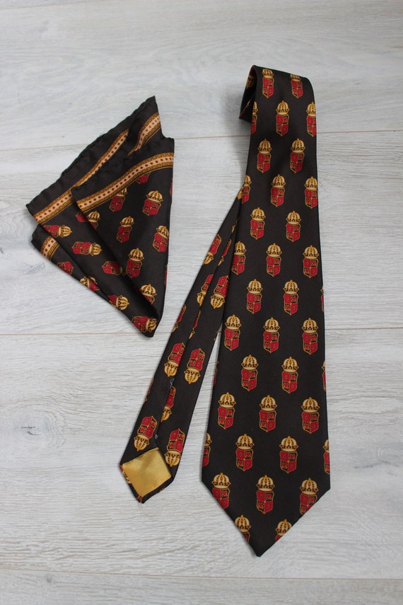 Vintage Tie and Hendkerchief with chrest prints, s