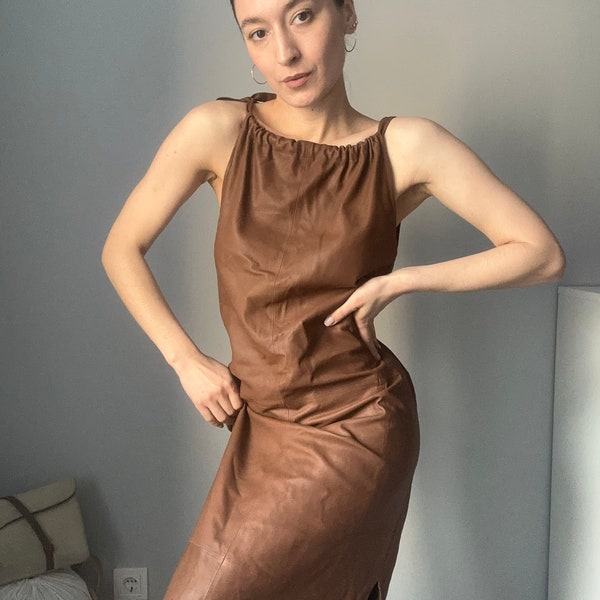 Robe en cuir marron Depeche