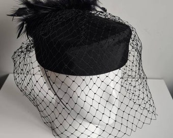 Black vintage veil feathers hat