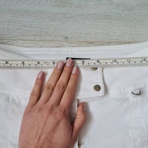 Trussardi vintage white capri pants imagem 6