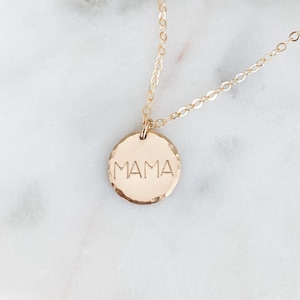 Collar MAMA / Relleno de oro de 14 k / Relleno de oro rosa de 14 k / Plata de ley .925 / Collar para mamá / Regalo para ella / Bordes martillados / Disco de 13 mm