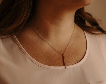 Halsband med vertikal stång | Hamrad stång | 14k guldfylld | .925 sterlingsilver | Vardagsbruk