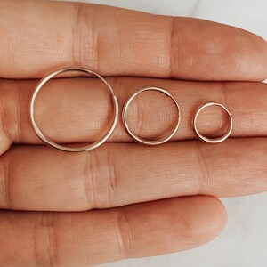 Ändlösa ringar | Huggies | 14k guldfylld | 10 mm | 14 mm | 20 mm | Små ringar | Sleepers | För känsliga öron | Nickel- och blyfri bild 4