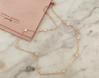 Halsband med kubisk zirkonia | 14k guldfyllt | Charm-halsband | Justerbar | Lagerkedja | Present till henne | Vardagskedja | Multi CZ