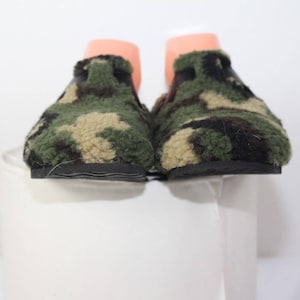 ladies TIME and TRU slides size 7