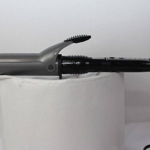 ladies INFINITI PRO conair hair curler