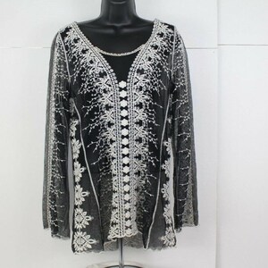 ladies Capri black&white blouse size M