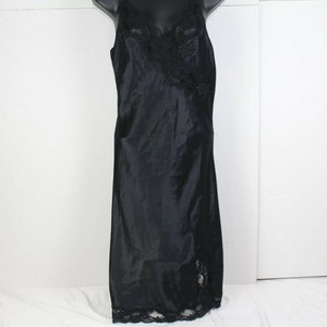 VICTORIA’S SECRET Women’s Size SMALL Black Knit & Lace nightgown
