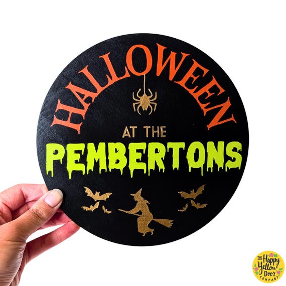 Personalised Halloween Door Sign Halloween at the Family Plaque CHOOSE YOUR COLOURS Wooden Circle Spooky Party Children Bold
