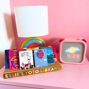 Porte-cartes audio Yoto, chêne arc-en-ciel, choisissez vos couleurs. Support en bois pour 12 cartes, livres audio en bois massif à pois, cartes à jouer