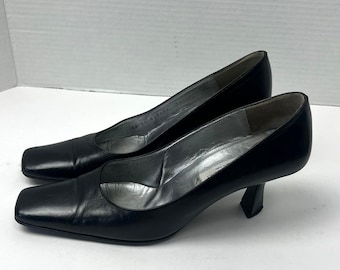 Zapatos de tacón vintage Bruno Magli de piel negra con punta cuadrada, talla 8.5 AA, años 90, Kennedy Minimalist.