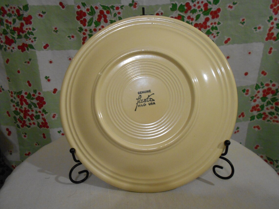 Beautiful Vintage Ivory 10 inch Dinner Plate from Fiesta Ware. Etsy
