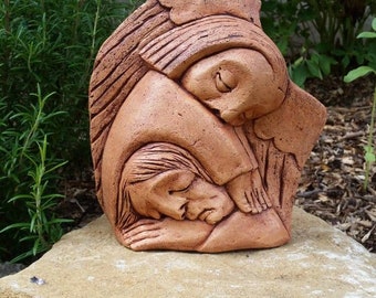 Tonfigur, Handgefertigte Keramikskulptur, Engelrelief, Schutzengel, Dekoration Haus & Garten, Engel aus Ton, Geschenk, Handarbeit