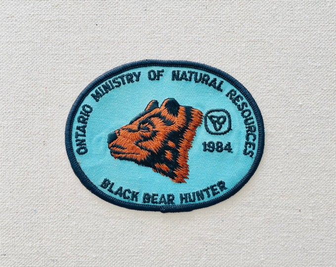 Vitage "Ontario Ministry Of Natural Rescources Black Bear Hunter" Patch - 1984