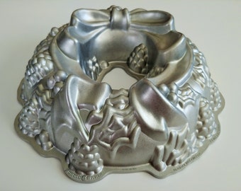 Nordic Ware Holiday Wreath Pan ~ Platinum Collection ~ 9 Cups / 2.1 Litres Bundt Cake Pan ~ Bake to Impress! Great Condition!