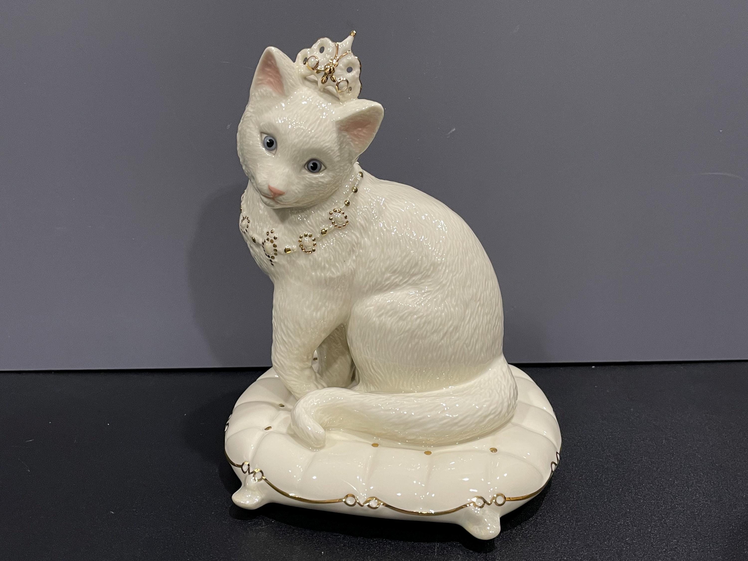 PRINCE CAT パラチア Lenox Pampered Princess, Cat in a Tiara Sitting on a Tufted Pillow