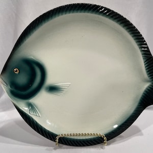 Ucagco Fish Shaped Plate with Green Edge