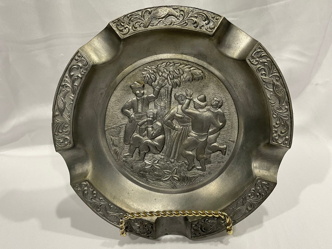 Five Finger Pewter Ashtray With 3D Relief of Couple Dancing and