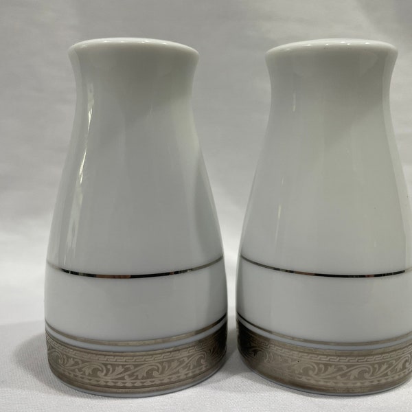 Noritake Fine China, Crestwood 4166, Salt and Pepper Shakers, White Salt and Pepper Shakers with  Platinum Rim