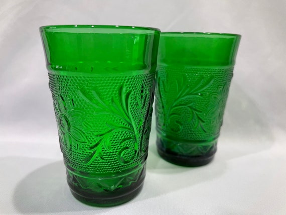 Plastic juice 2024 glasses 4 oz