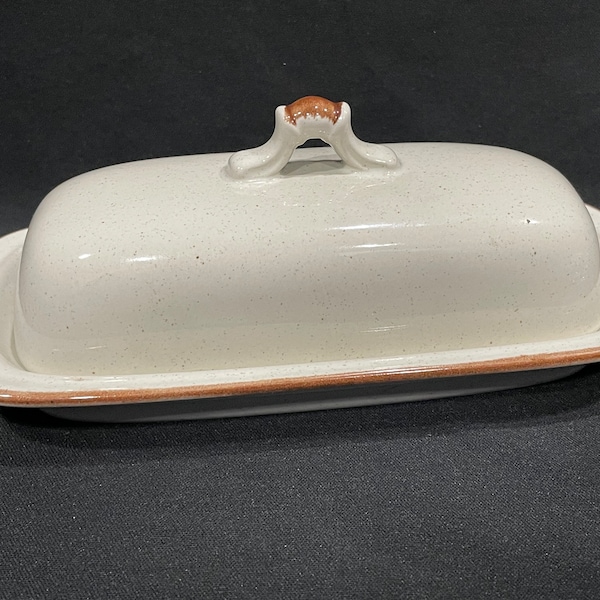 Casual Elegance ,Hearthside Stoneware of Japan, Baroque, Sand Colored Butter Dish,  Tan Trim 1/4 Lb Butter Dish