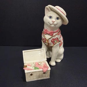 レノックス( 猫 ) Parvuneh Picnic Lenox Parvaneh, Perfect Day for a Picnic, Cat in Boater Hat With