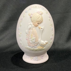 Precious Moments, Easter Egg 1993 with Base, Make a Joyful Noise, 528617, Little Girl with Goose, Precious Moment Collector