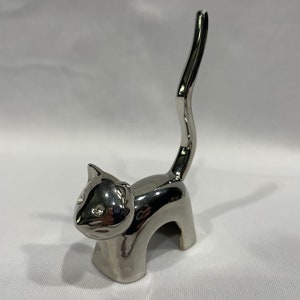 Silver-Plated Bobble Head Cat Ring Holder Silver-Plated Bobble Head Cat Ring Holder
