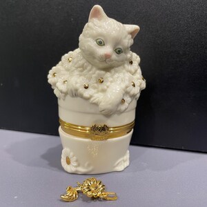 Lenox Treasures, The Inquisitive Kitty, Cat Trinket Box with Flower Charm, Kitten In Flower Bouquet Trinket Box