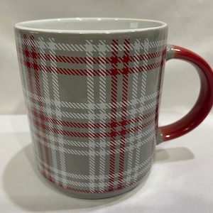 DesignPac Gifts, Gray Mug with Red and White Plaid, Oversized Coffee Mug